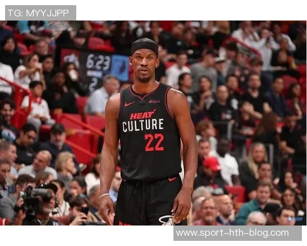 巴特勒半场状态火热8投6中贡献13分还送出4篮板4助攻表现全面